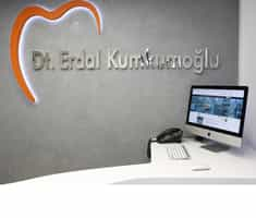 Dr. Erdal Kumkumoglu - Praktijk Istanbul